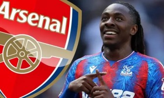 Arsenal snupper Eze fra Tottenham