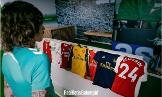 Belleín afslører sin Arsenal-trøjesamling